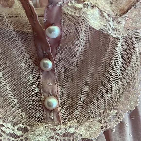 Lacy top with camisole attached-Size Medium-Tags were removed - Picture 3 of 3